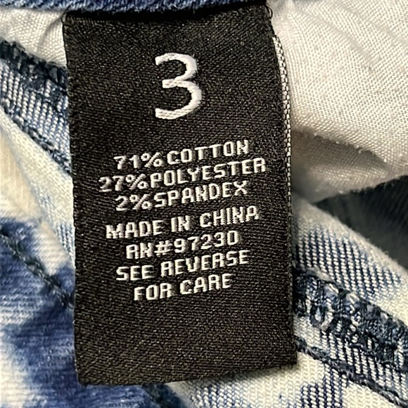 Almost Famous Distressed Denim Jean Shorts Womens Size 3‎ Tie Dyed - Picture 6 of 8